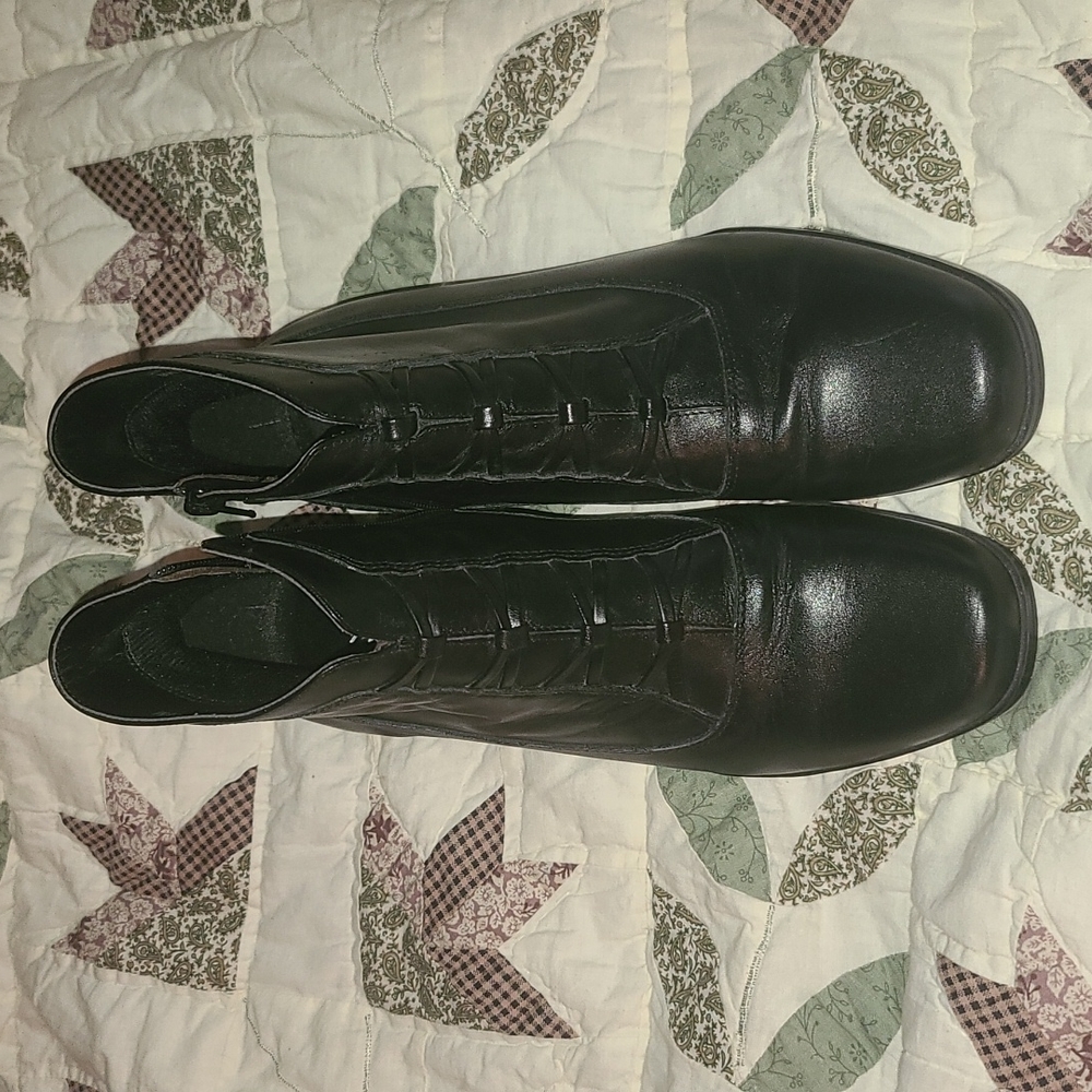 Accents booties